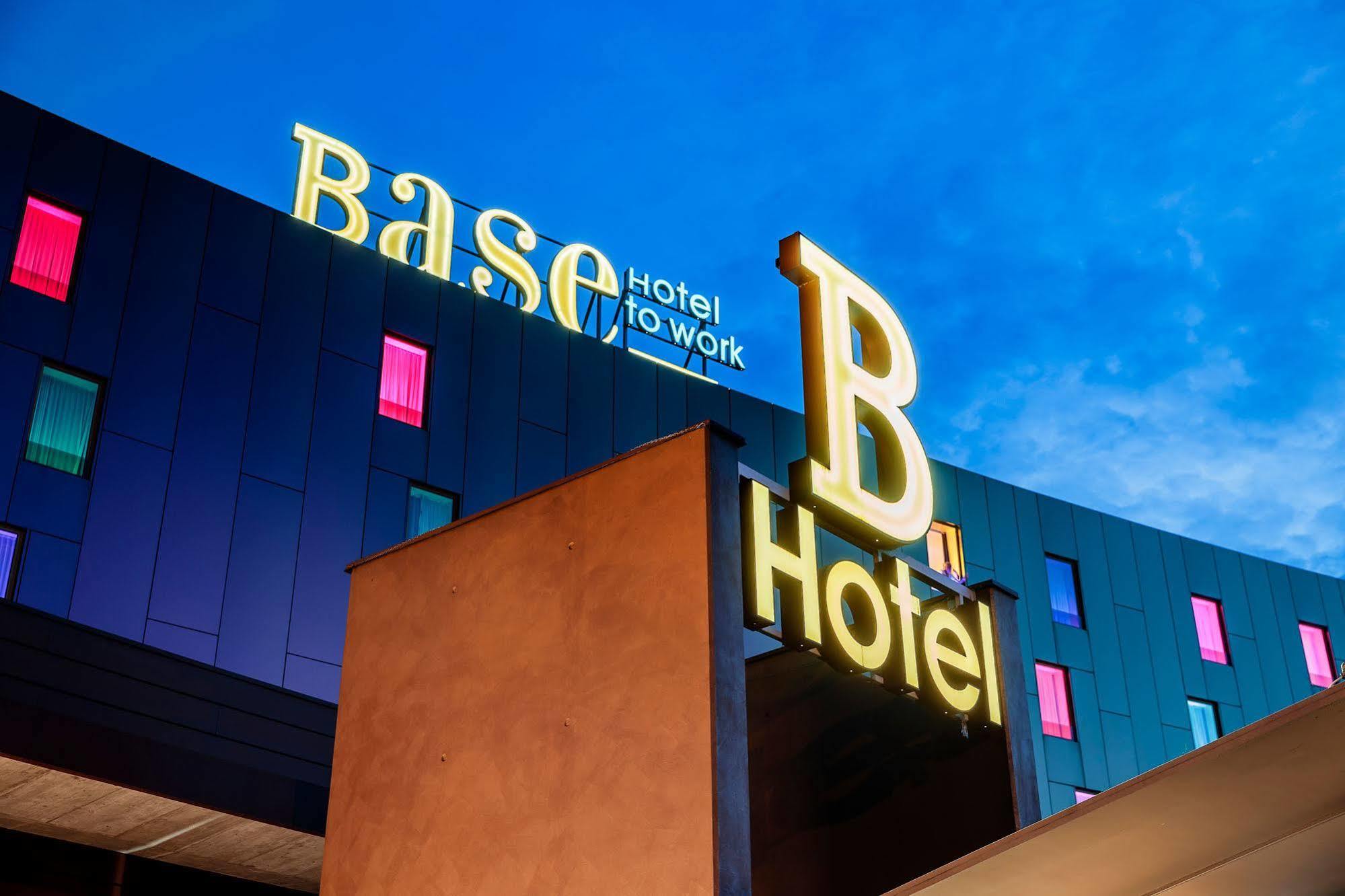 Base Hotel ノヴェンタ・ディ・ピアーヴェ エクステリア 写真