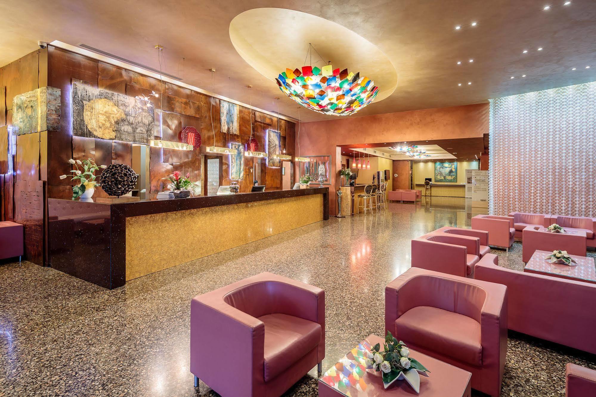 Base Hotel ノヴェンタ・ディ・ピアーヴェ エクステリア 写真