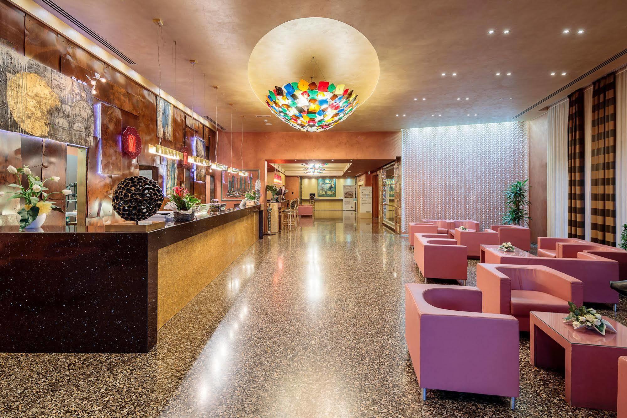 Base Hotel ノヴェンタ・ディ・ピアーヴェ エクステリア 写真
