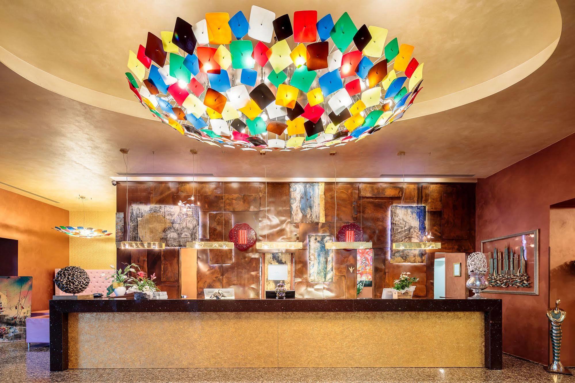 Base Hotel ノヴェンタ・ディ・ピアーヴェ エクステリア 写真