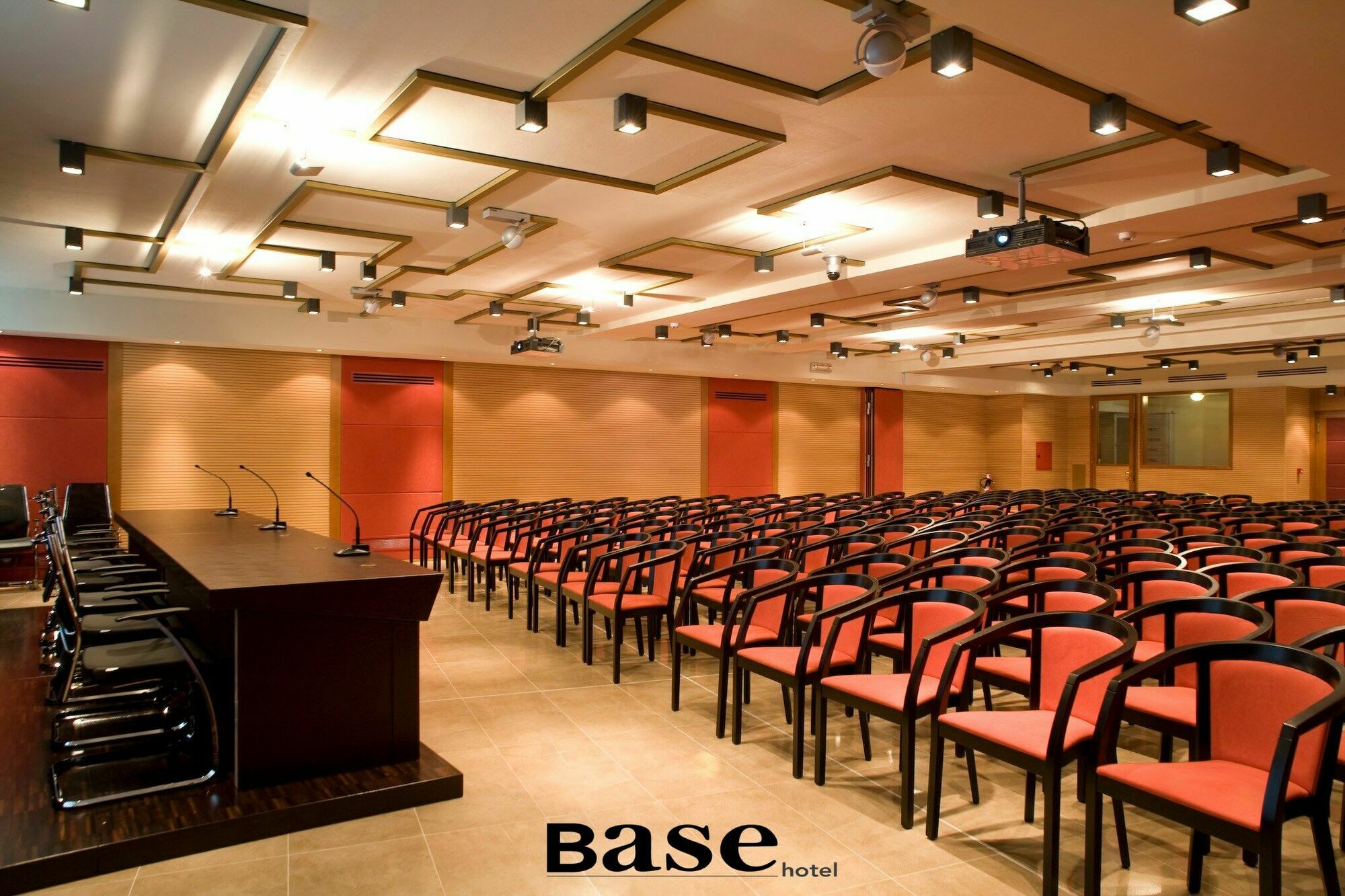 Base Hotel ノヴェンタ・ディ・ピアーヴェ エクステリア 写真